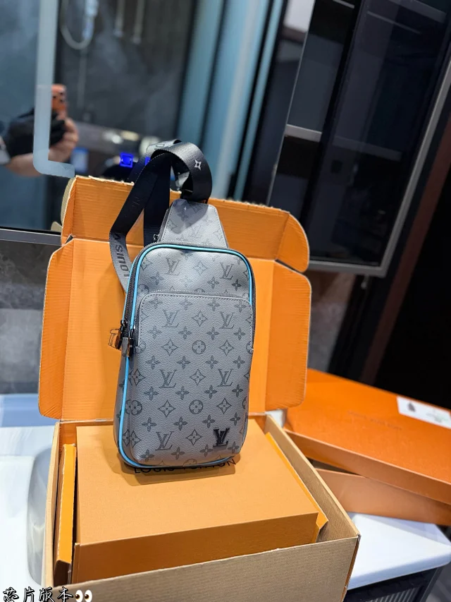 Louis Vuitton Crossbody Bags Sling Bag product detail image 27