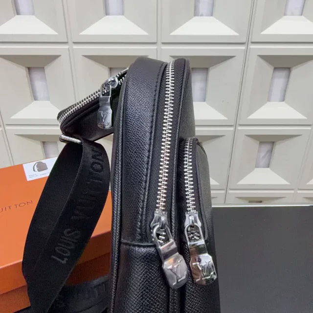 Louis Vuitton Crossbody Bags Sling Bag product detail image 18