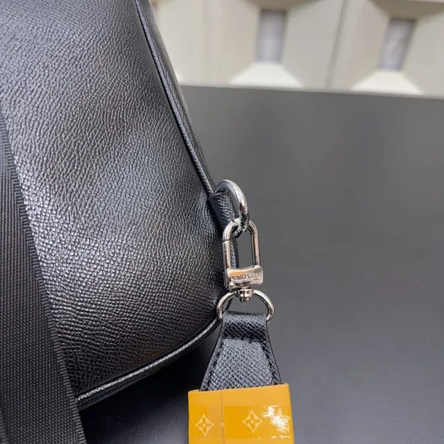 Louis Vuitton Crossbody Bags Sling Bag product detail image 10