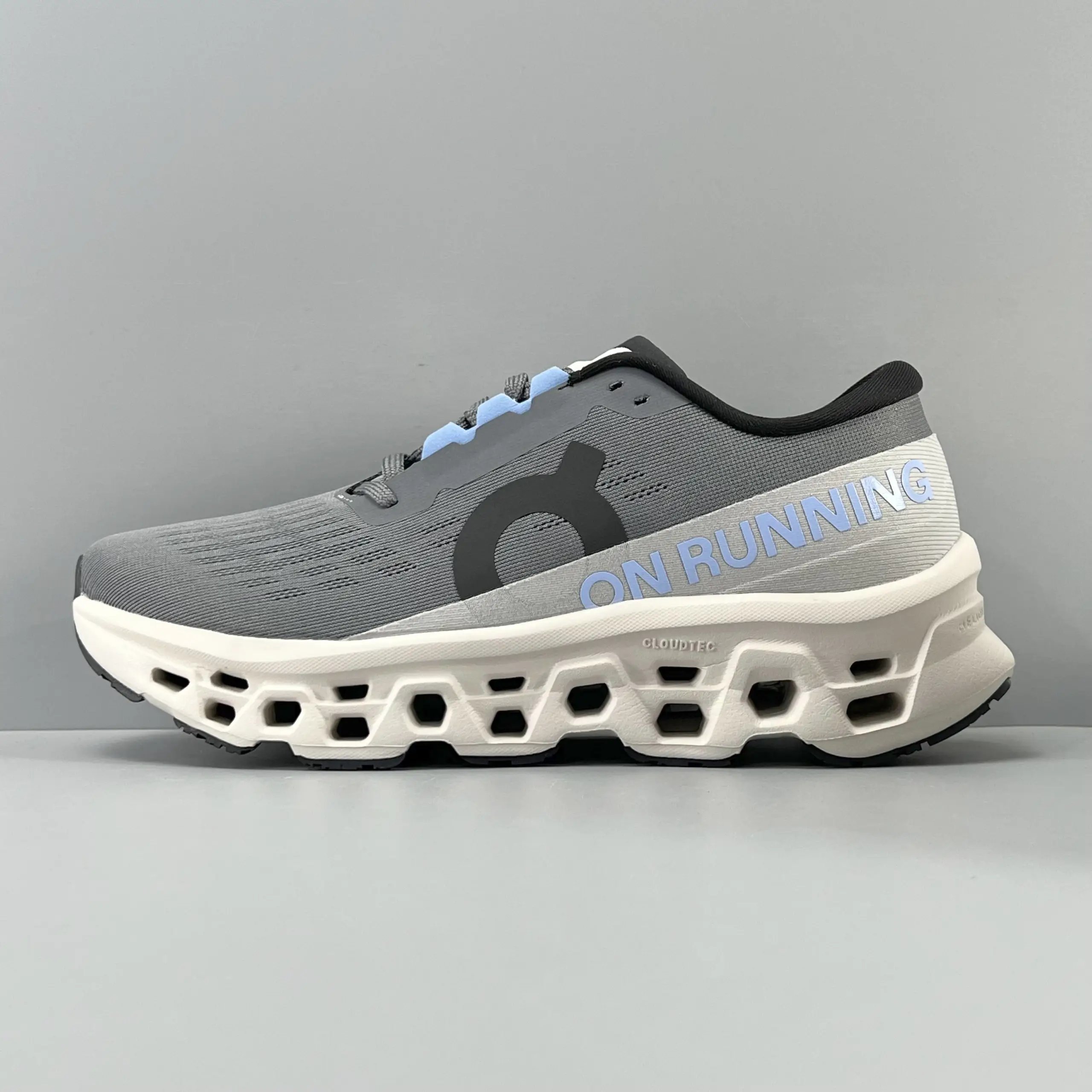 On Sneakers Cloudmonster 3 — *003