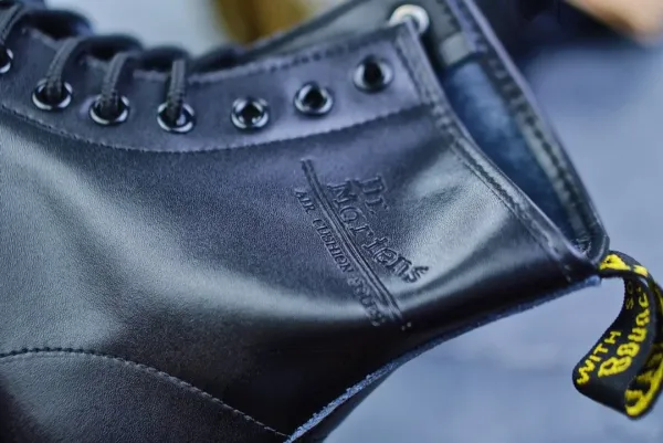Dr. Martens 1460 Black Smooth Leather 8-Eye Boots Martin Boots - 9