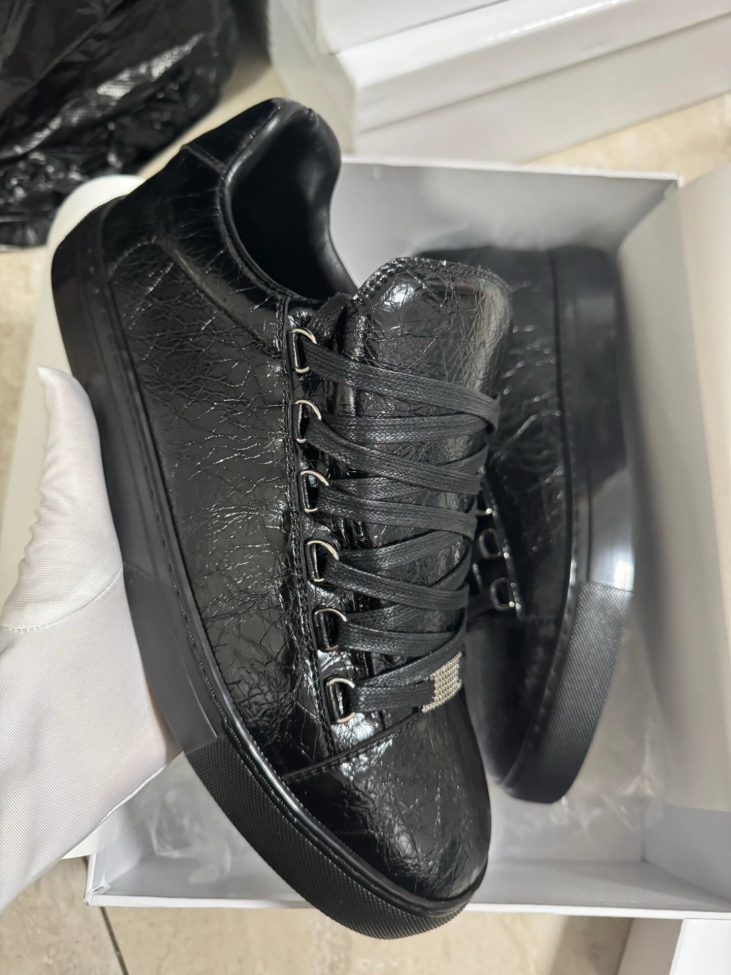 Unbranded Sneakers High-top lace-up with metal eyelets — Black low-top