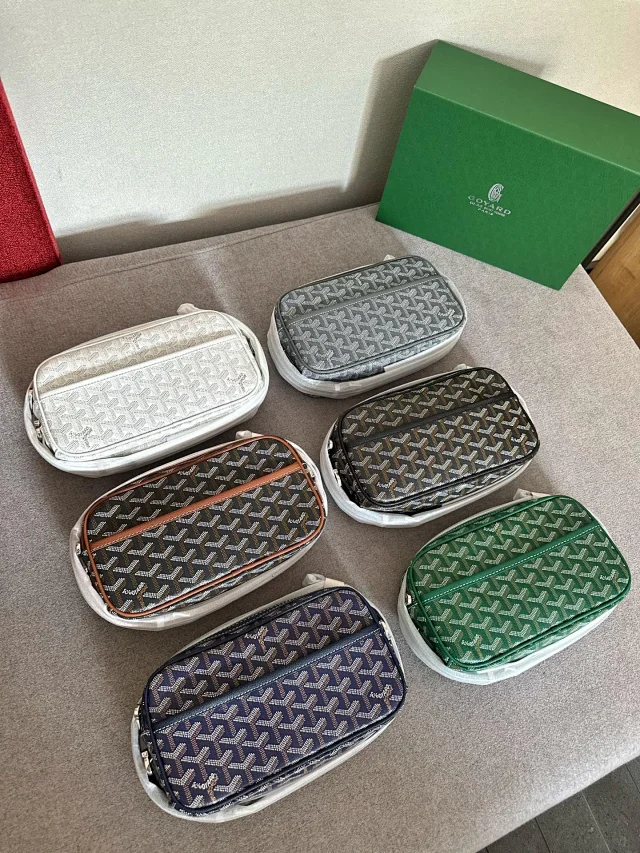 Goyard Crossbody Bags Monogram Zip Camera Bag product detail image 1