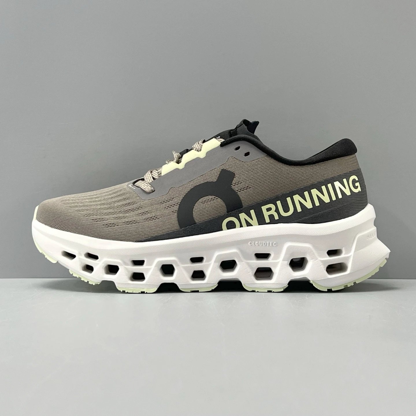 On Sneakers Cloudmonster 3 — *001