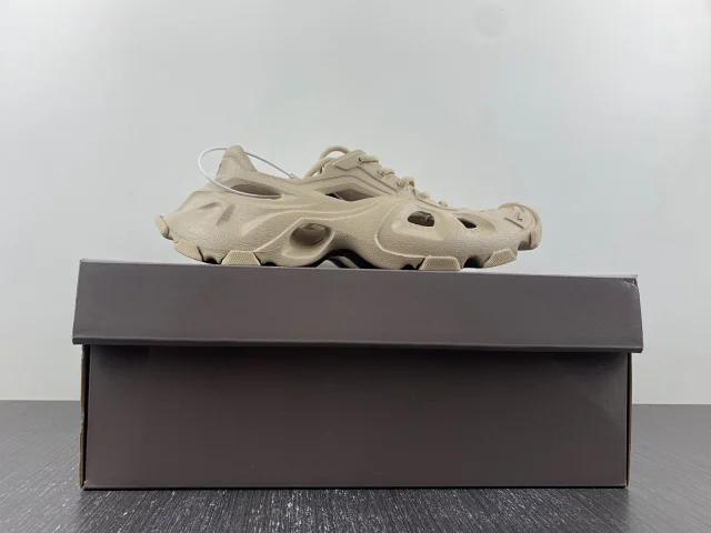 Balenciaga Sneakers 702416 WSCES product detail image 1