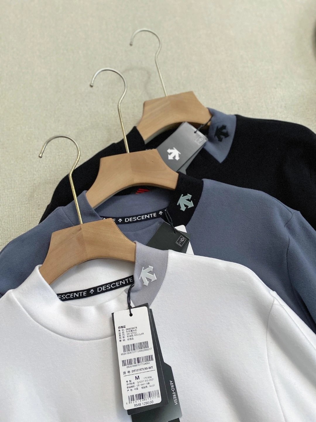 Descente T-Shirts Long-Sleeve Mock-Neck T-Shirt image 9