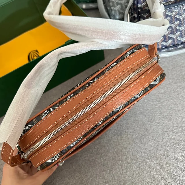 Goyard Crossbody Bags Monogram Zip Camera Bag product detail image 3