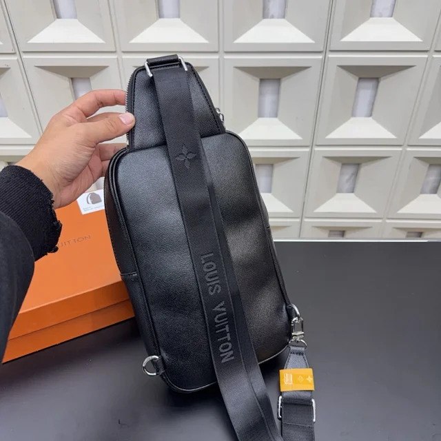 Louis Vuitton Crossbody Bags Sling Bag product detail image 11