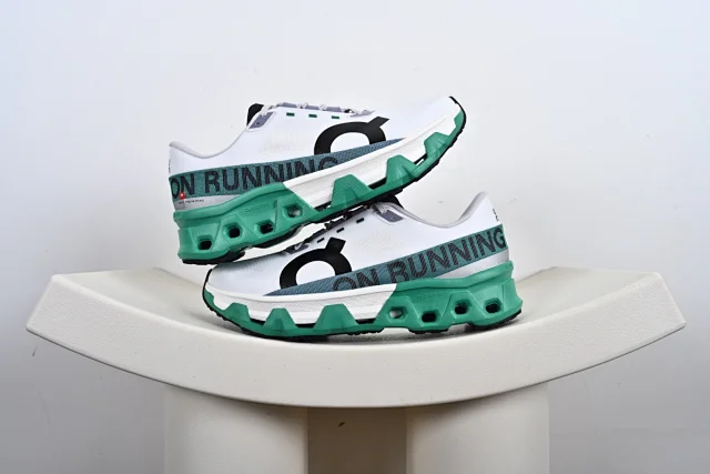 On Sneakers Cloudmonster Hyper product detail image 21