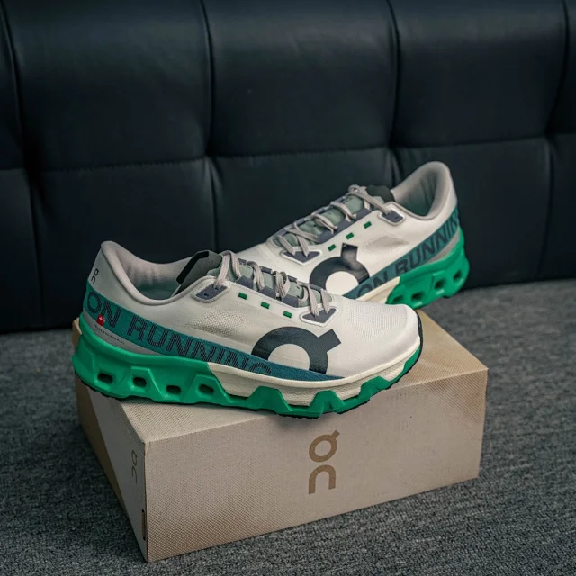 On Sneakers Cloudmonster Hyper product detail image 8