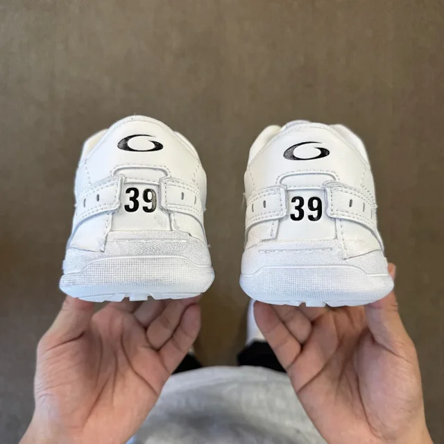 Balenciaga Sneakers Hamptons product detail image 23