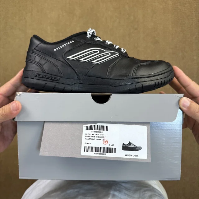 Balenciaga Sneakers Hamptons product detail image 11