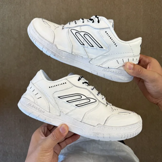 Balenciaga Sneakers Hamptons product detail image 25