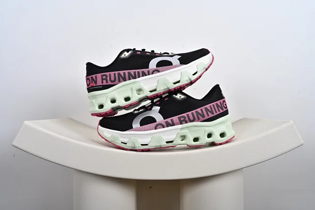 On Sneakers Cloudmonster Hyper product detail image 23