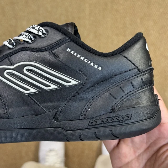Balenciaga Sneakers Hamptons product detail image 14