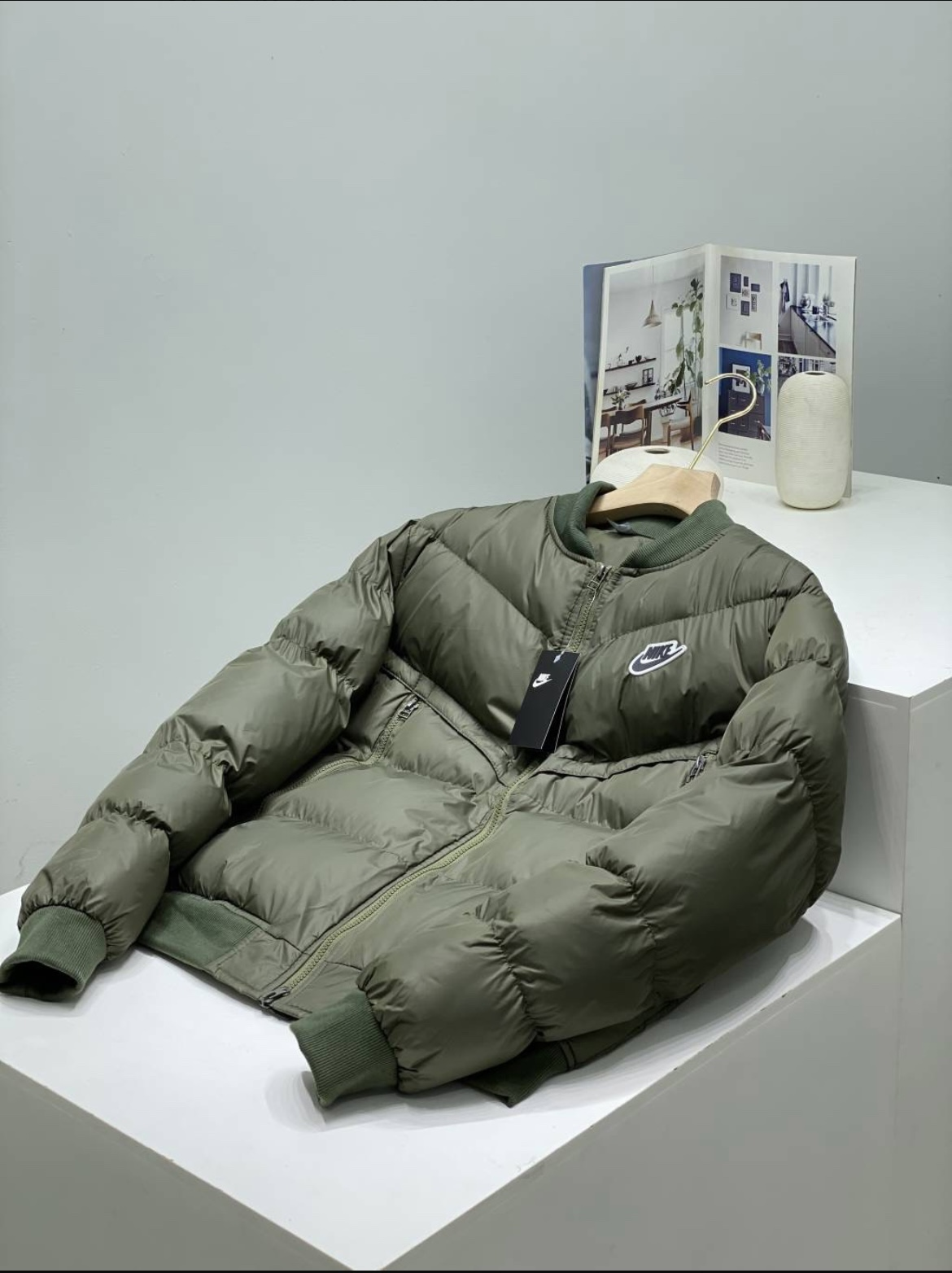 Nike Down Jackets Quilted zip-front bomber jacket with ribbed collar and cuffs — Green