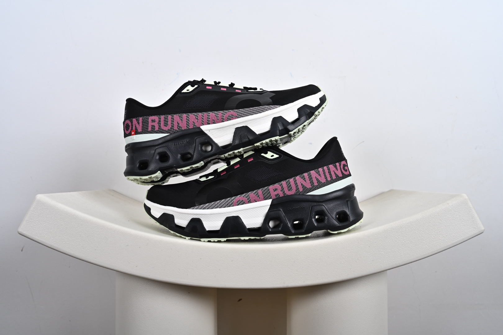 On Sneakers Cloudmonster Hyper image 4