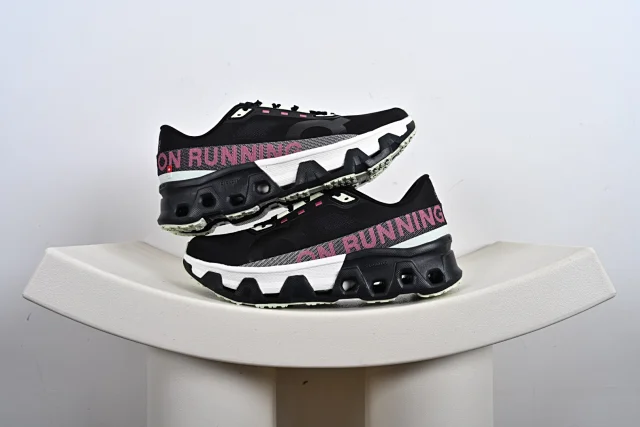 On Sneakers Cloudmonster Hyper product detail image 22