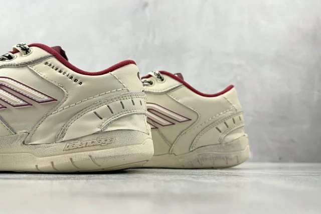 Balenciaga Sneakers Hamptons product detail image 3