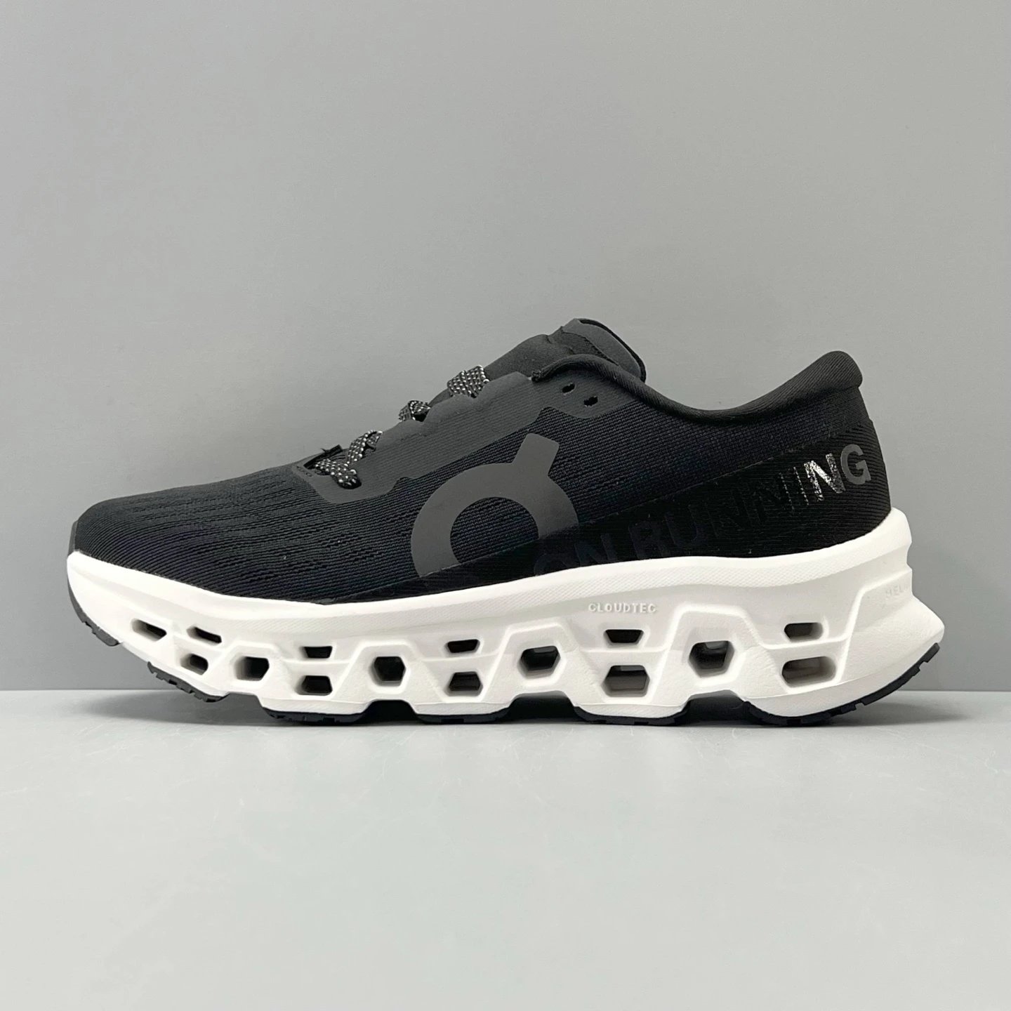 On Sneakers Cloudmonster 3 — *011