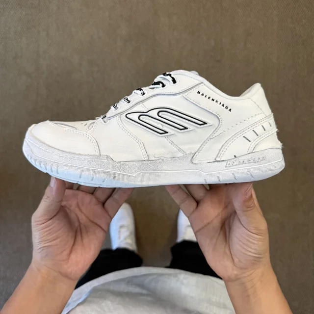 Balenciaga Sneakers Hamptons product detail image 26