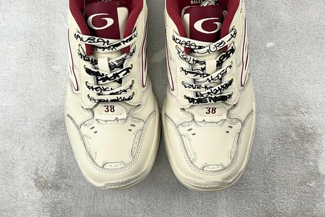 Balenciaga Sneakers Hamptons product detail image 4