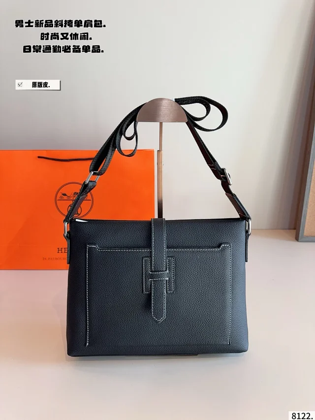 Hermès Crossbody Bags Leather zip-top bag with flap pocket product detail image 5