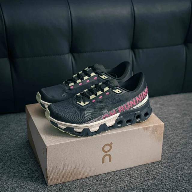 On Sneakers Cloudmonster Hyper product detail image 19