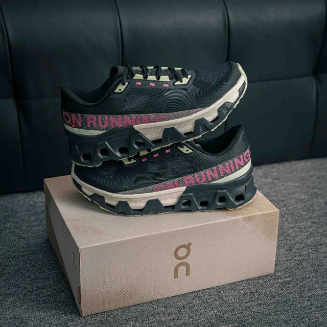 On Sneakers Cloudmonster Hyper product detail image 18