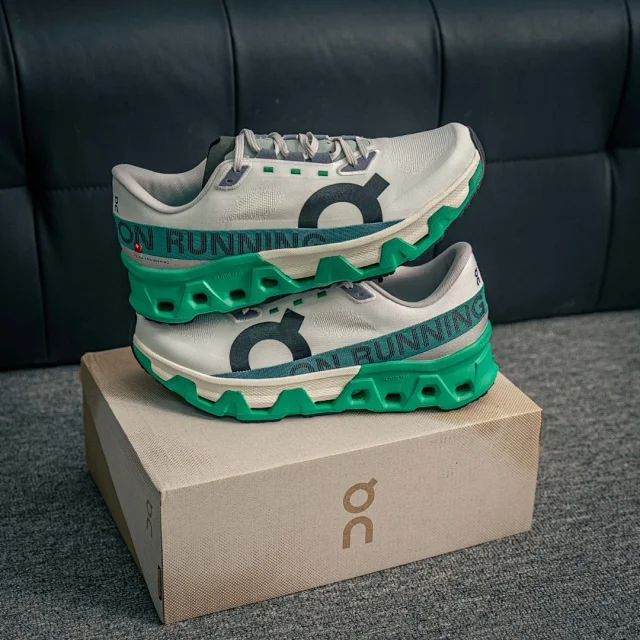 On Sneakers Cloudmonster Hyper product detail image 10