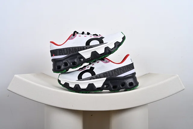 On Sneakers Cloudmonster Hyper product detail image 24