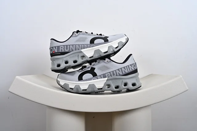 On Sneakers Cloudmonster Hyper product detail image 25