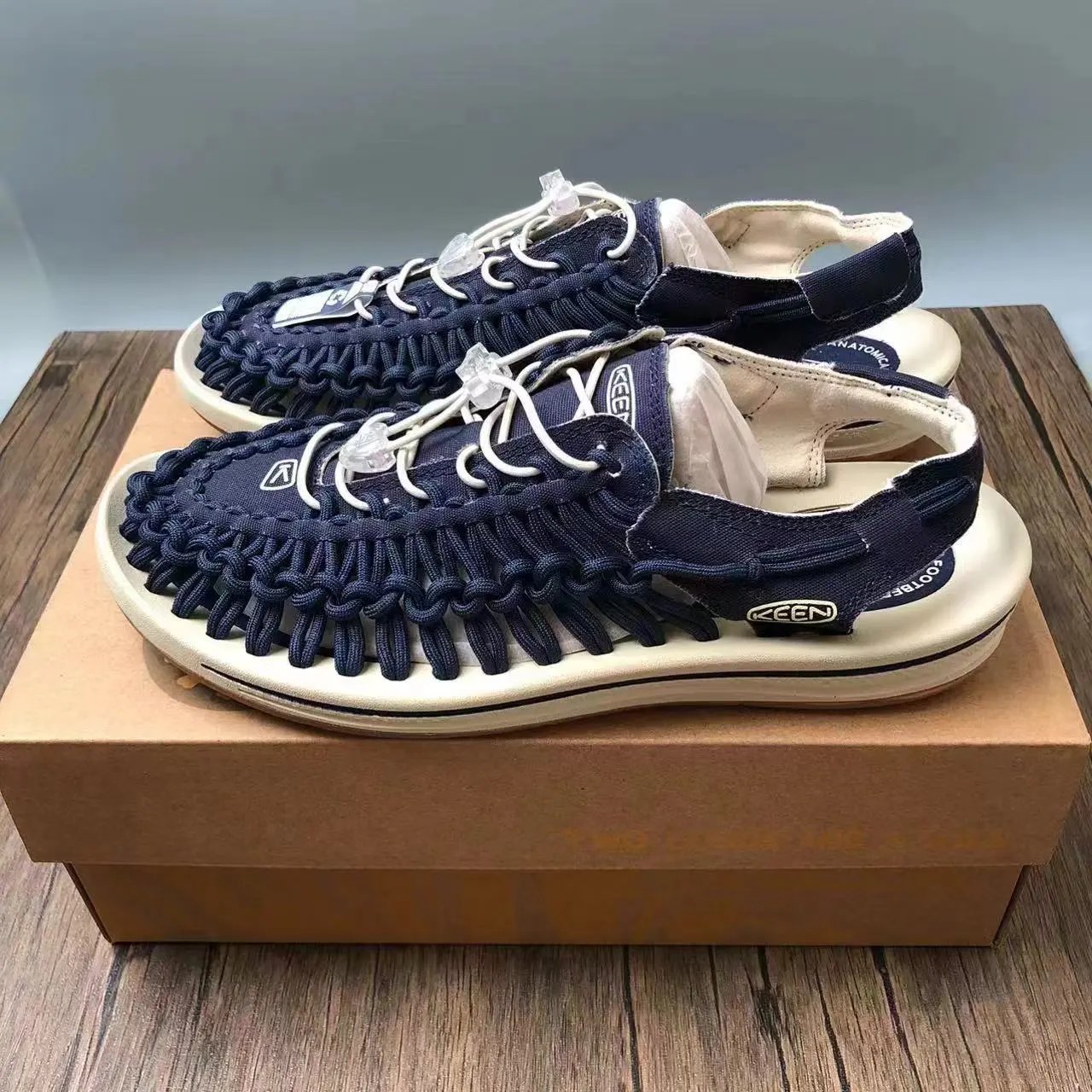 KEEN Sandals UNEEK cord-woven — 25