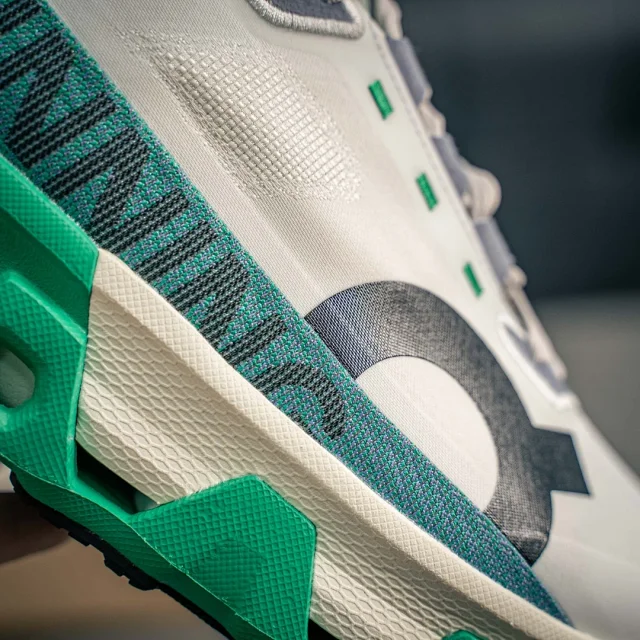 On Sneakers Cloudmonster Hyper product detail image 6