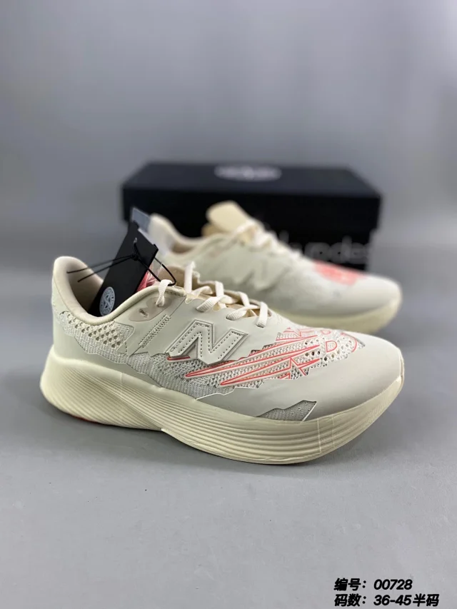New Balance Sneakers FuelCell RC Elite v2 product detail image 1