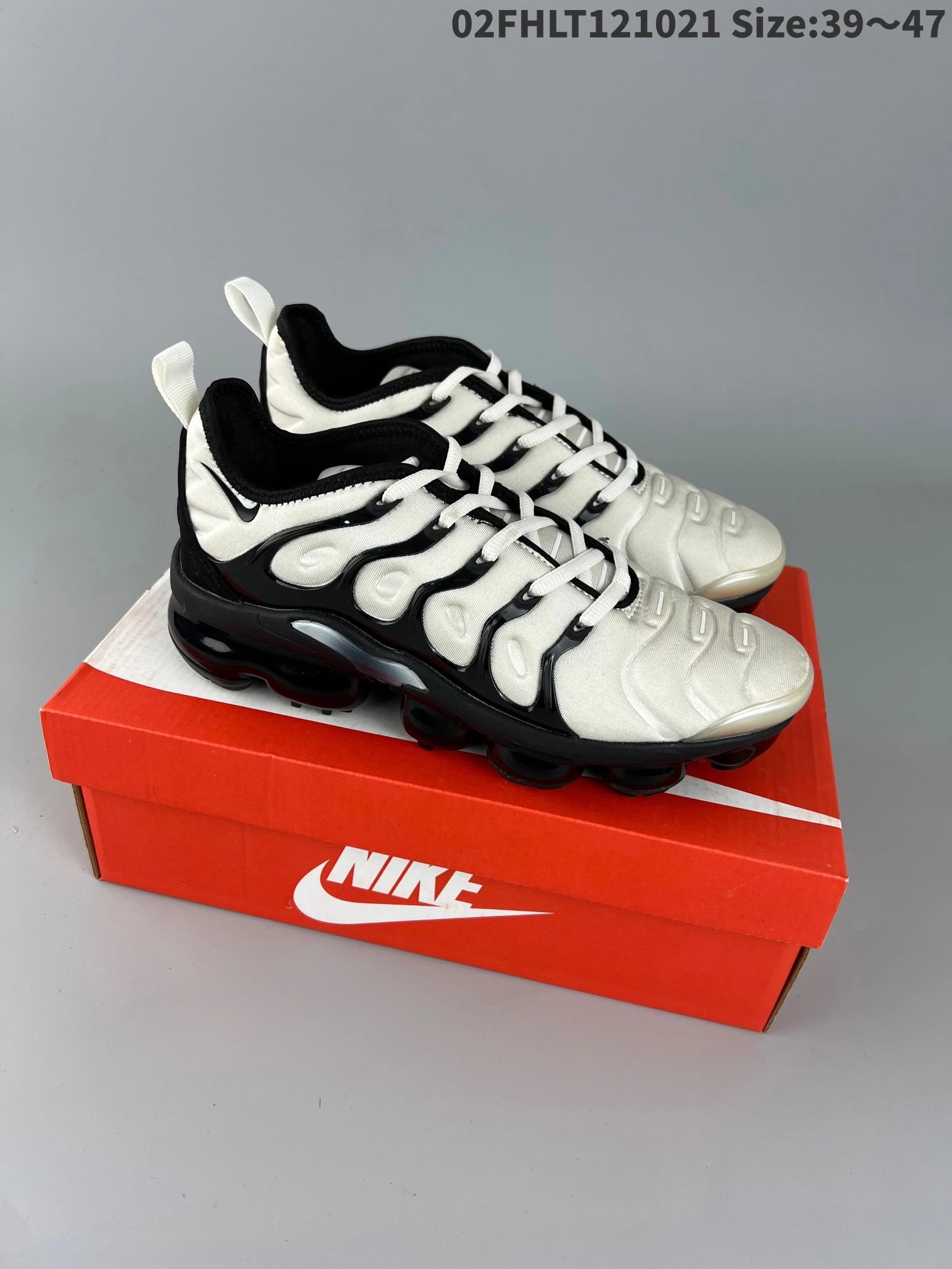 Nike Sneakers Air VaporMax Plus — Black and white