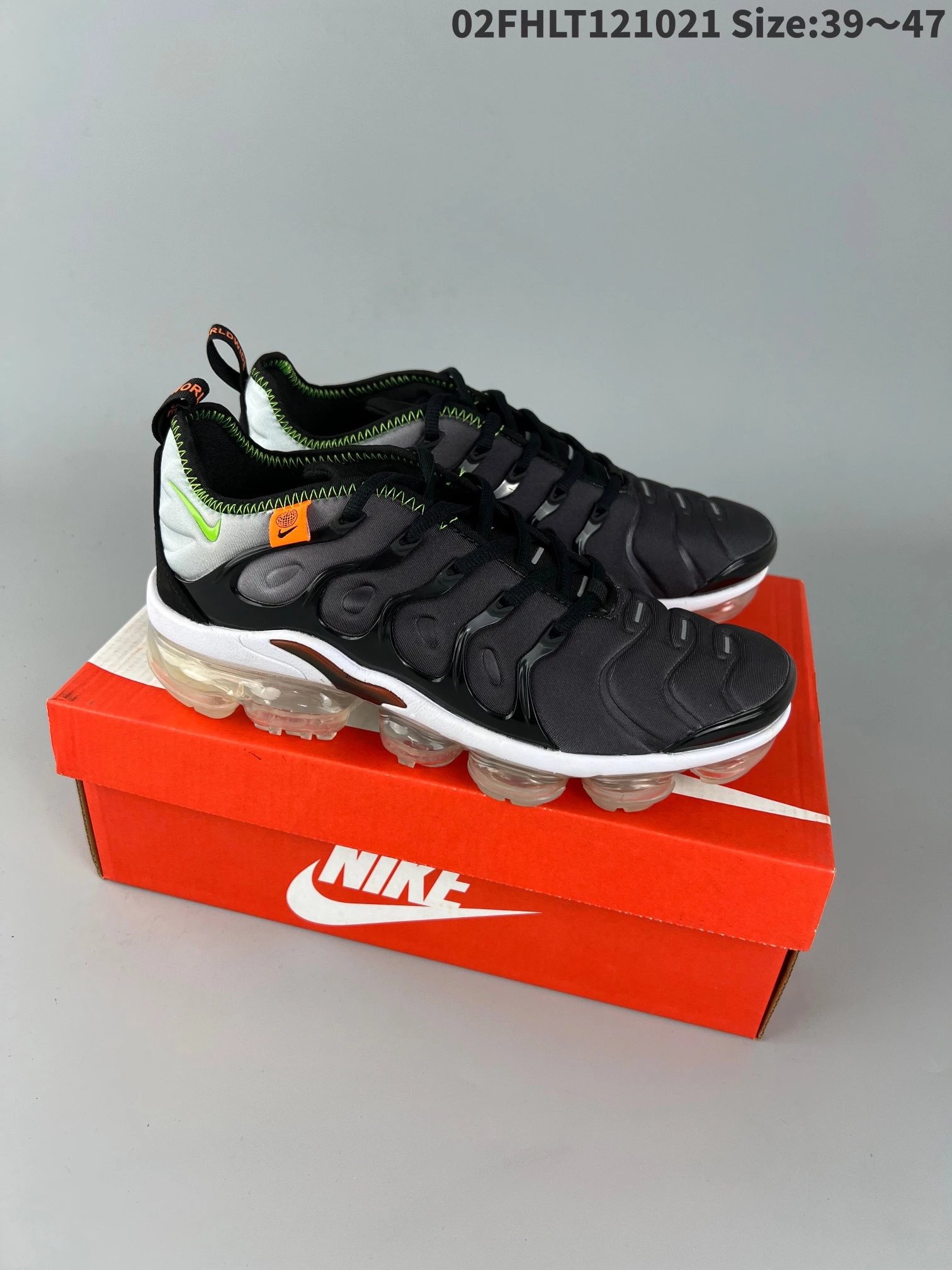 Nike Sneakers Air VaporMax Plus — Black and White 3