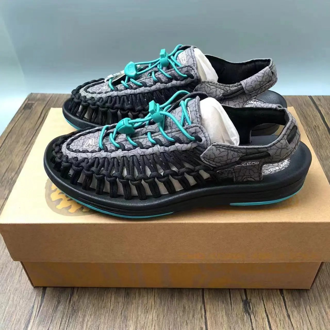 KEEN Sandals UNEEK cord-woven — 24