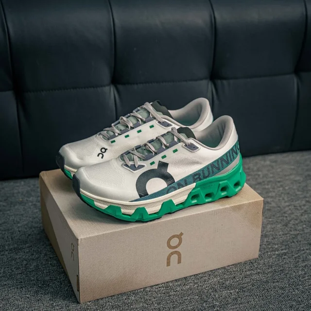 On Sneakers Cloudmonster Hyper product detail image 9