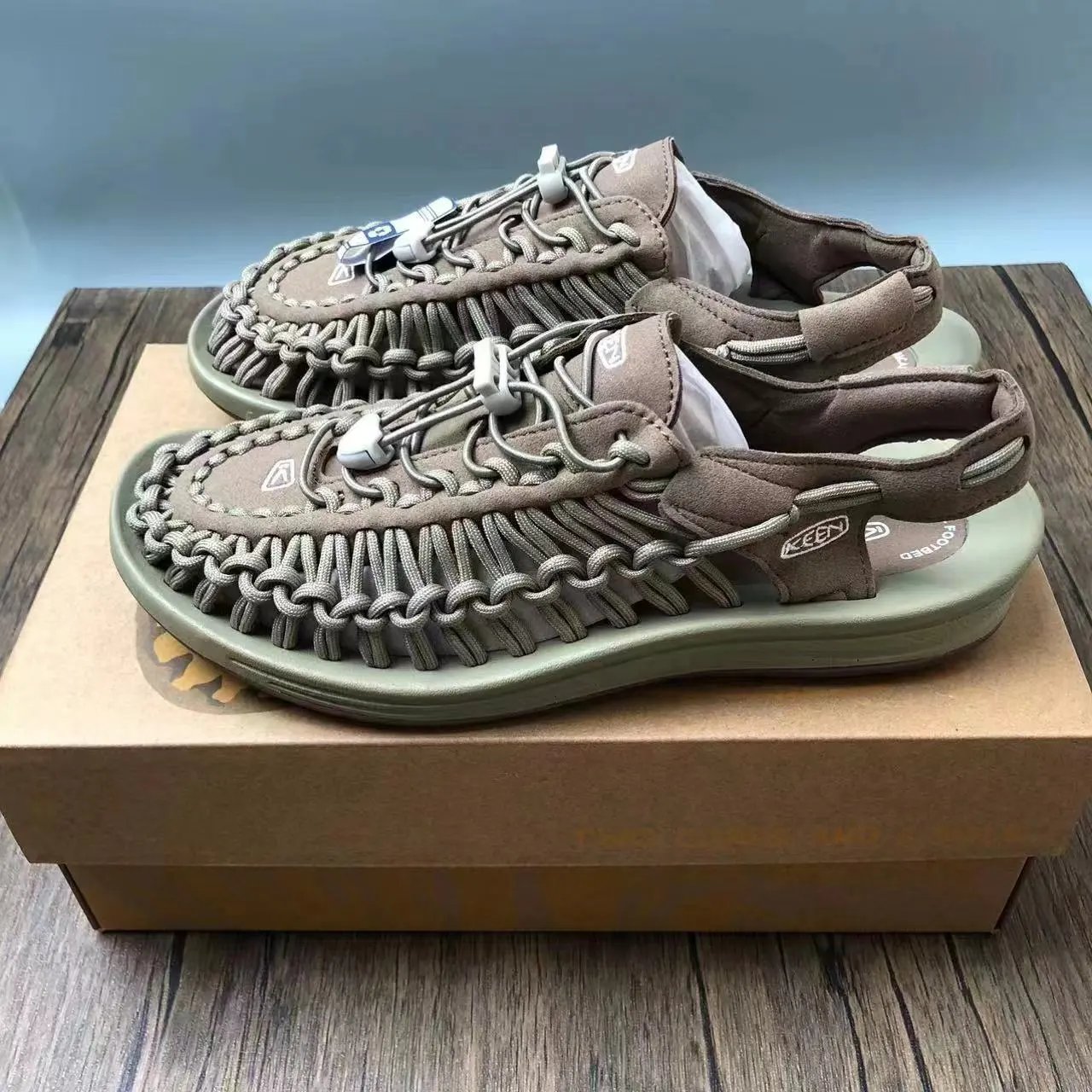 KEEN Sandals UNEEK cord-woven — 32