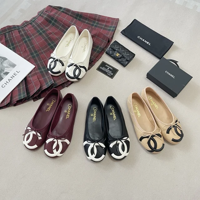 Chanel Casual Shoes Ballet flats with bow and interlocking CC toe detail product detail image 1