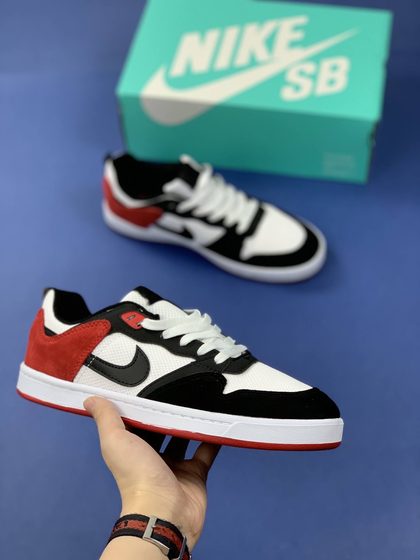 Nike Sneakers SB Alleyoop — Red and black