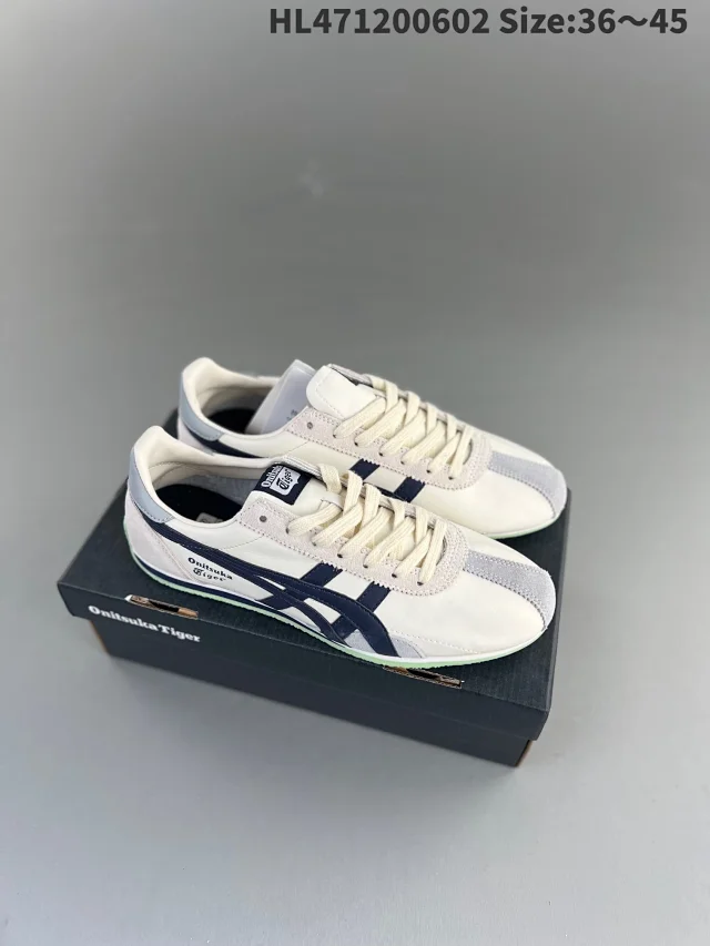 Onitsuka Tiger Sneakers Low-top leather with stripe overlays product detail image 22
