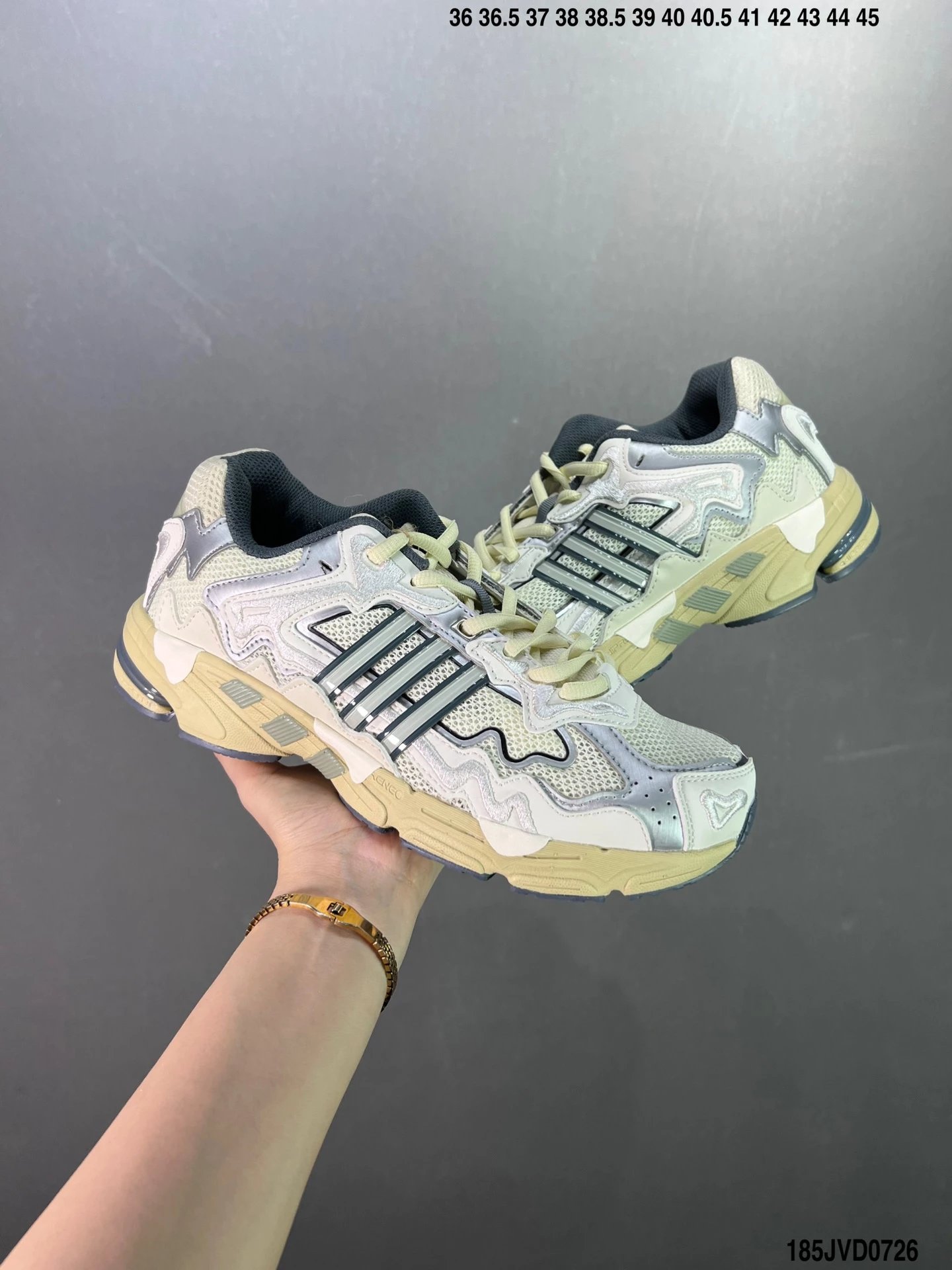 Adidas Sneakers Response CL — cream
