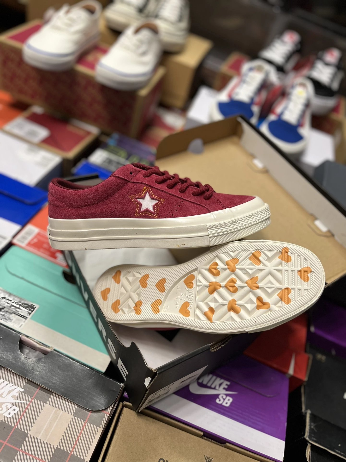 Converse Sneakers One Star Valentine’s Day suede 163192C / 163193C — Red