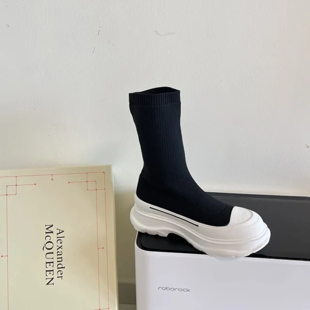 Alexander McQueen Boots Logo Knit Sock with Lug Sole product detail image 13