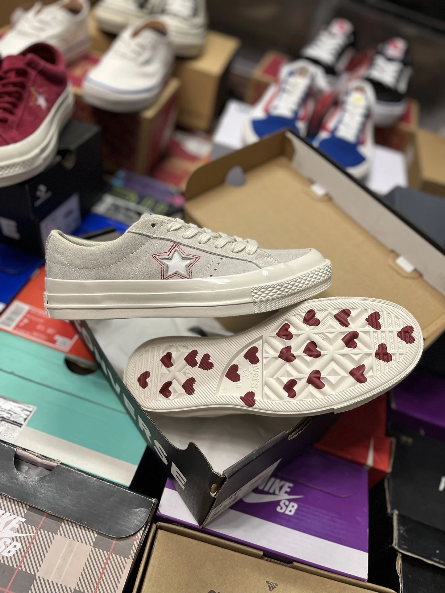 Converse Sneakers One Star Valentine’s Day suede 163192C / 163193C — white