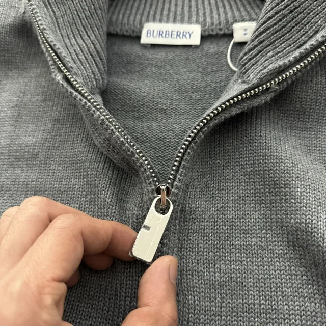 Burberry Knitwear Equestrian Knight stand-collar half-zip sweater product detail image 10