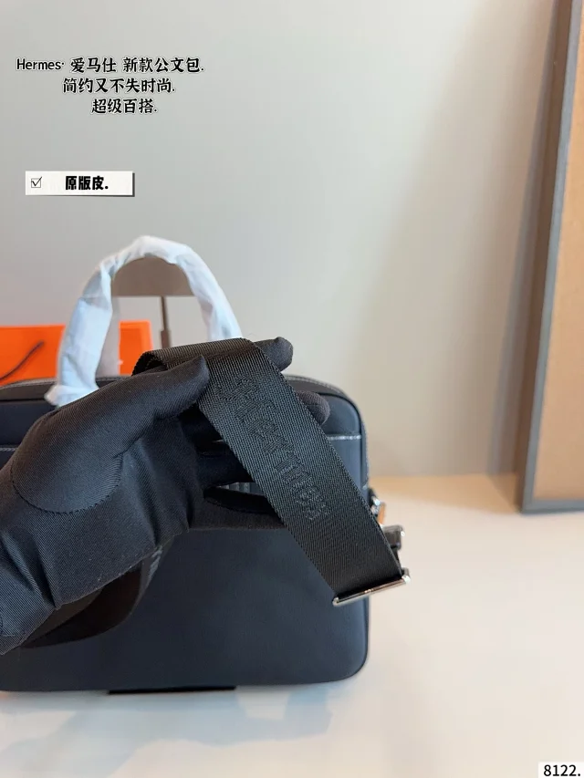 Louis Vuitton Crossbody Bags Sling Bag product detail image 6