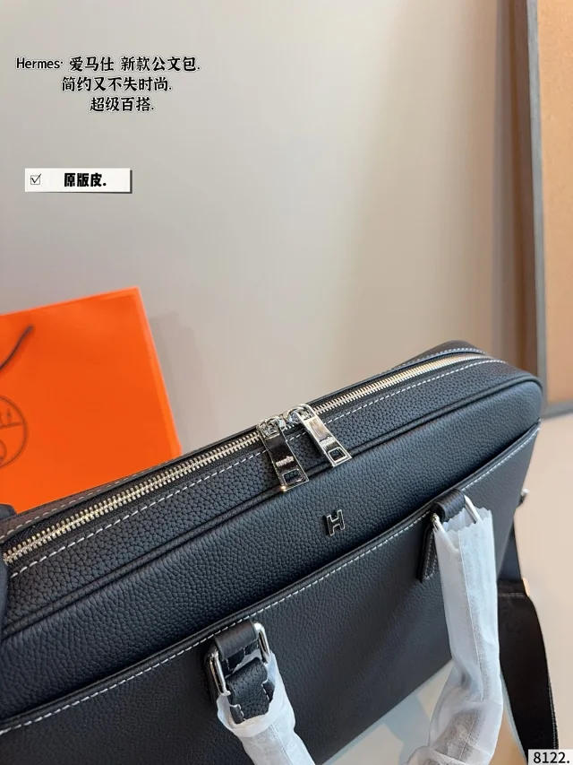 Louis Vuitton Crossbody Bags Sling Bag product detail image 4